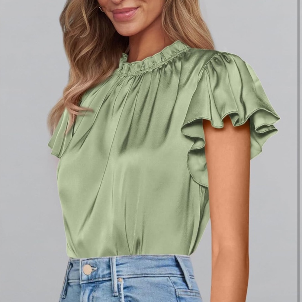⭐️3 for $12⭐️  Green Satin Blouse - Picture 4 of 5